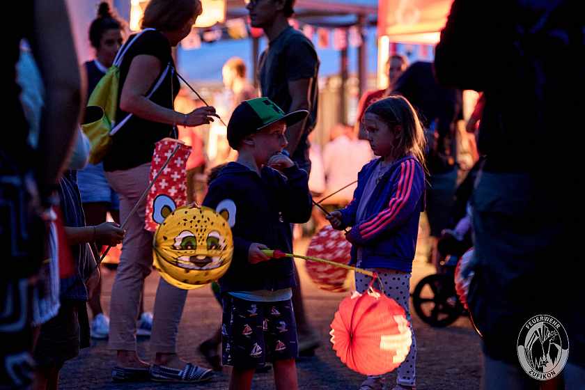 Schon fast dunkel, Zeit für den Lampionumzug