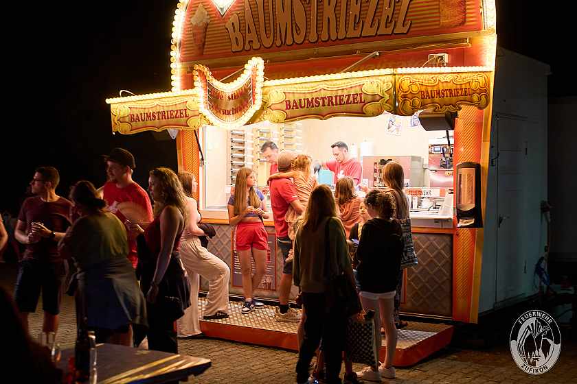 Frisch zubereitete Baumstriezel als Dessert